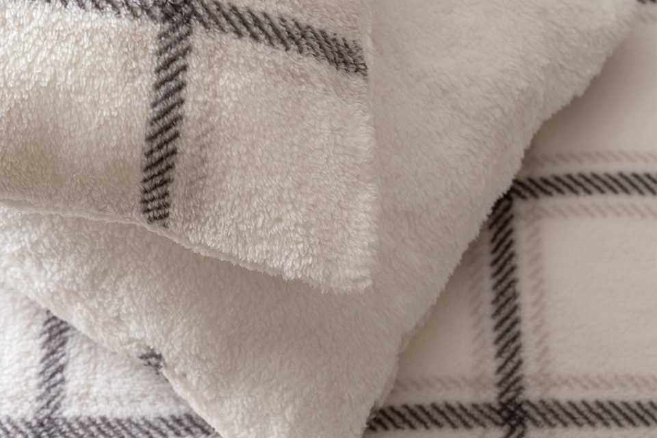 Argos Home Checked Grid Fleece Cream Bedding Set - Single.
