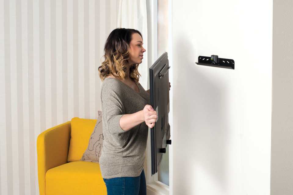 Sanus Flat to Wall 22-50 Inch TV Wall Bracket.