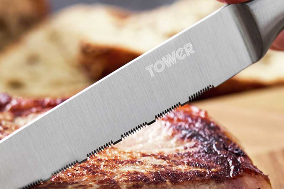 Tower Small Soft Grip Utility Knife - Black & Silver.