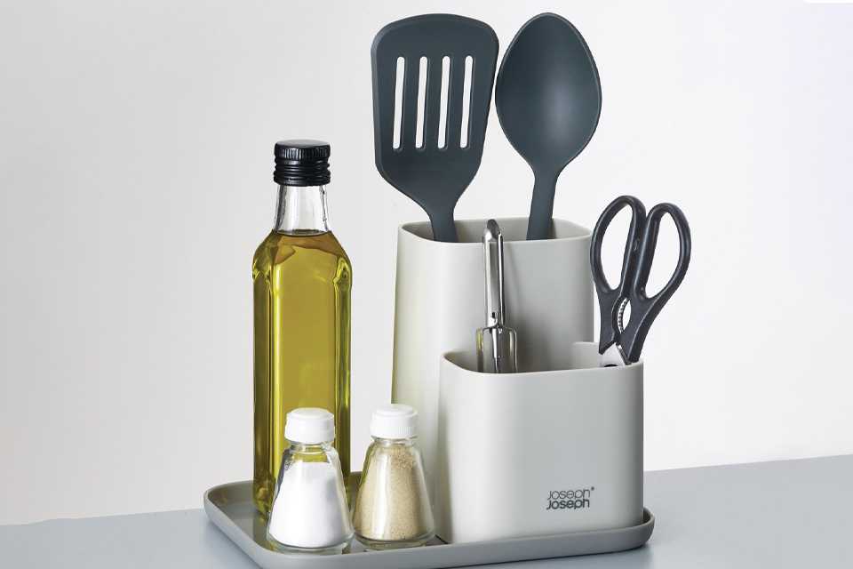 Habitat 14L Industrial Handled wire storage basket in white.