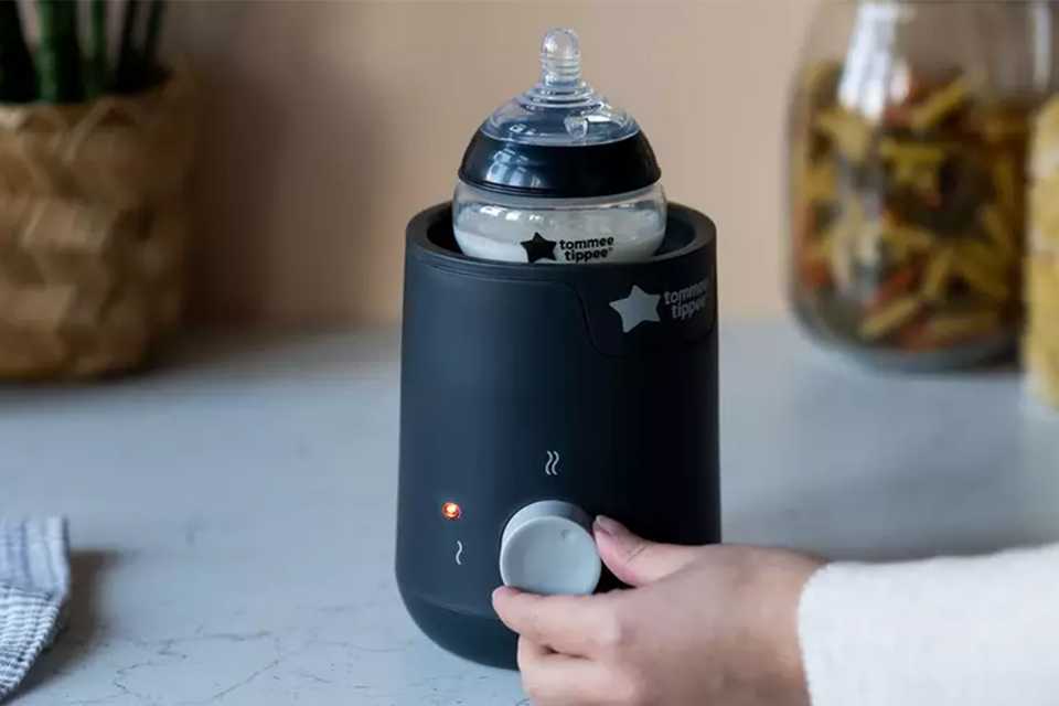 Tommee Tippee New Complete Feeding Kit in black colour.