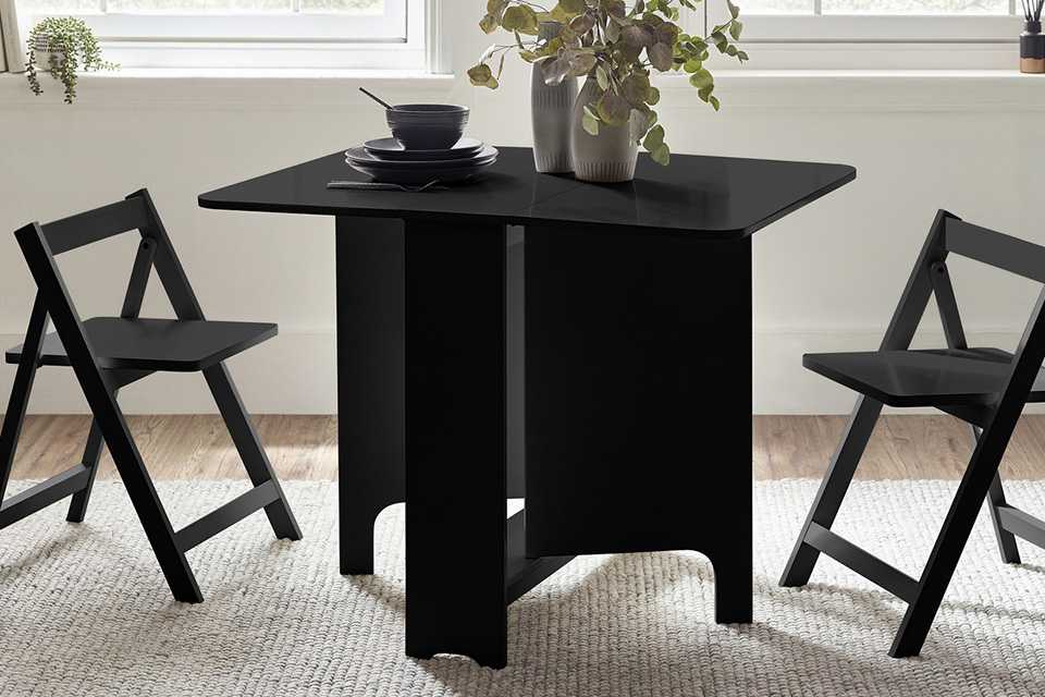 Julian Bowen Gatan Dining Table & 2 Chairs.