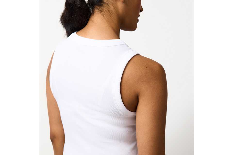A woman wearing a white t-shirt.
