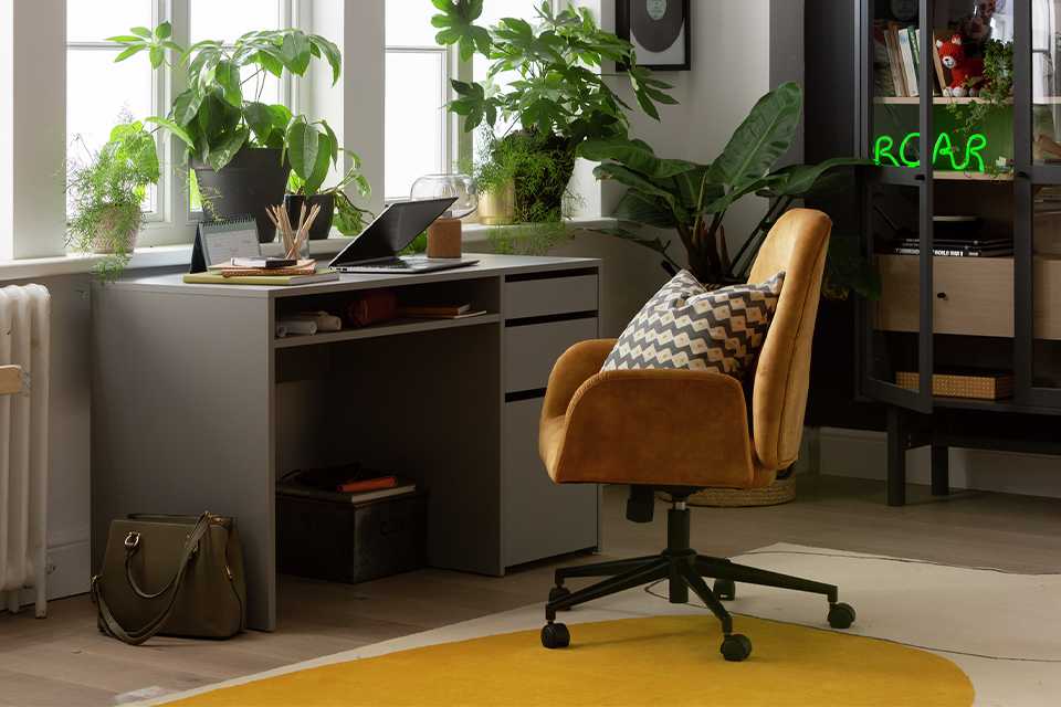 Habitat Pepper large desk grey.