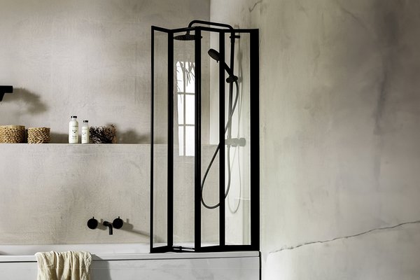 A 3mm 4-fold black bath screen in a minimal bathroom.