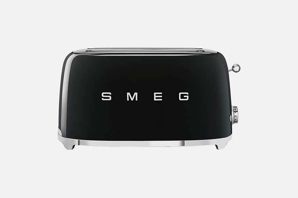 Smeg Four Slice Toaster in black.