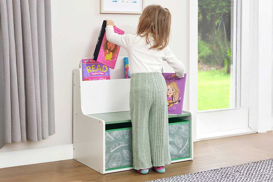 Liberty House Toys Kids Teddy Bear Bookcase - White.