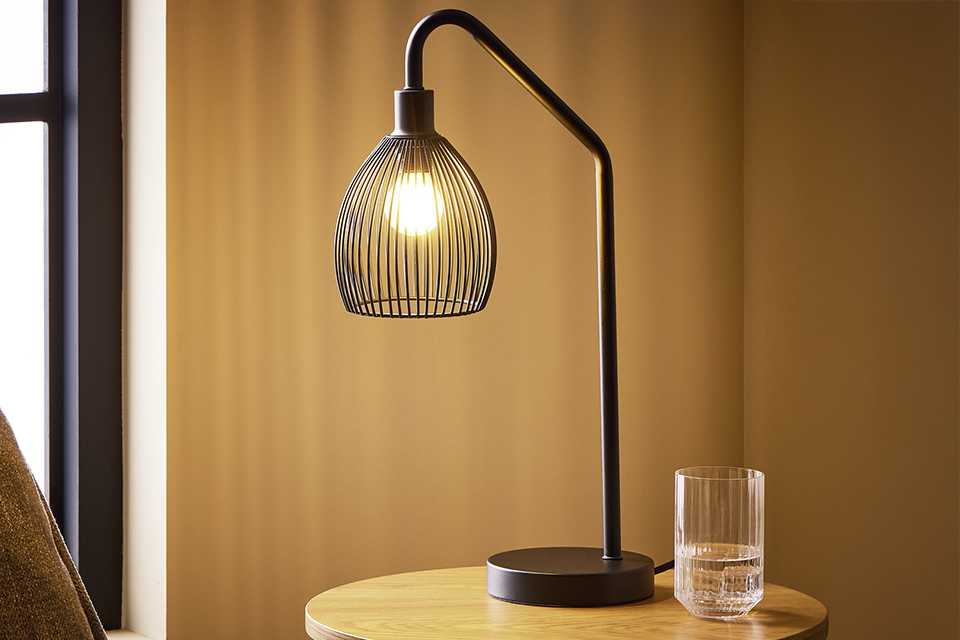 Home Nyx table lamp black.