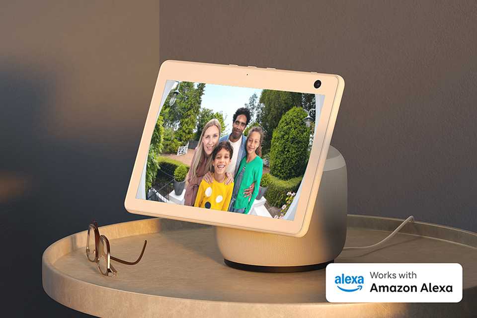 Alexa showing an image of a family at the front door.