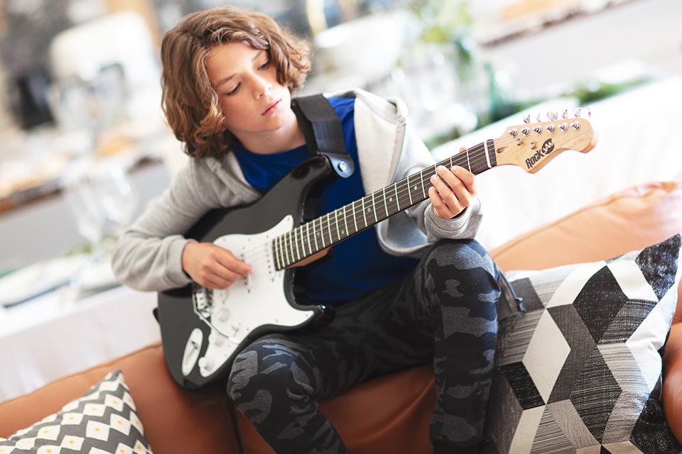 Choosing the right size guitar.