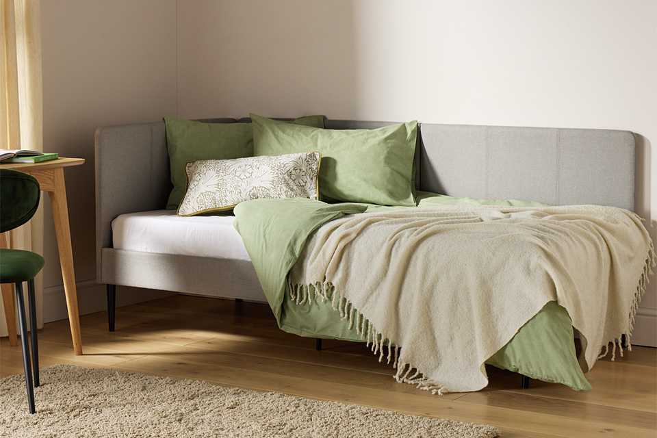 Argos Home Kristopher Single Day Bed With Mattress - Grey.