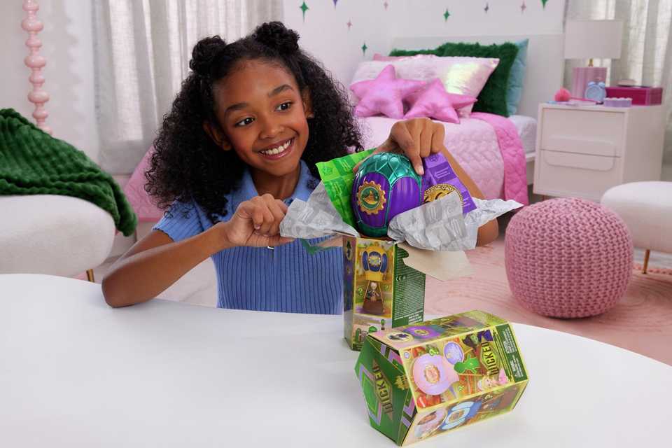 Wicked Ozian Balloons Reveal, Surprise Small Doll.