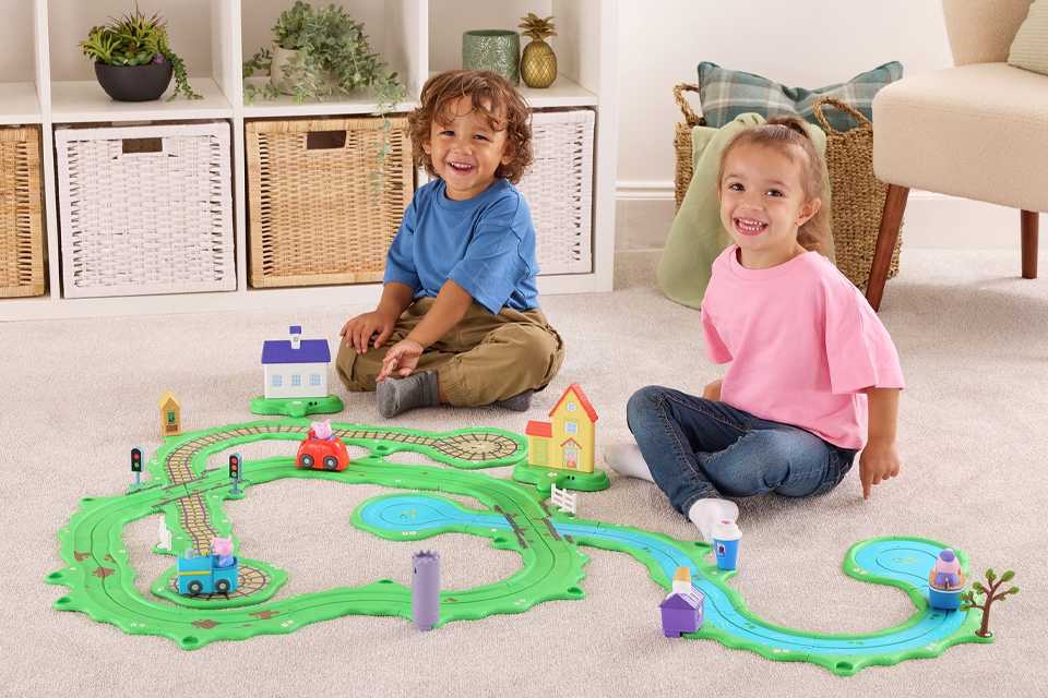 Peppa Pig Whizz Around Peppa's Great Big Track & Vehicle.
