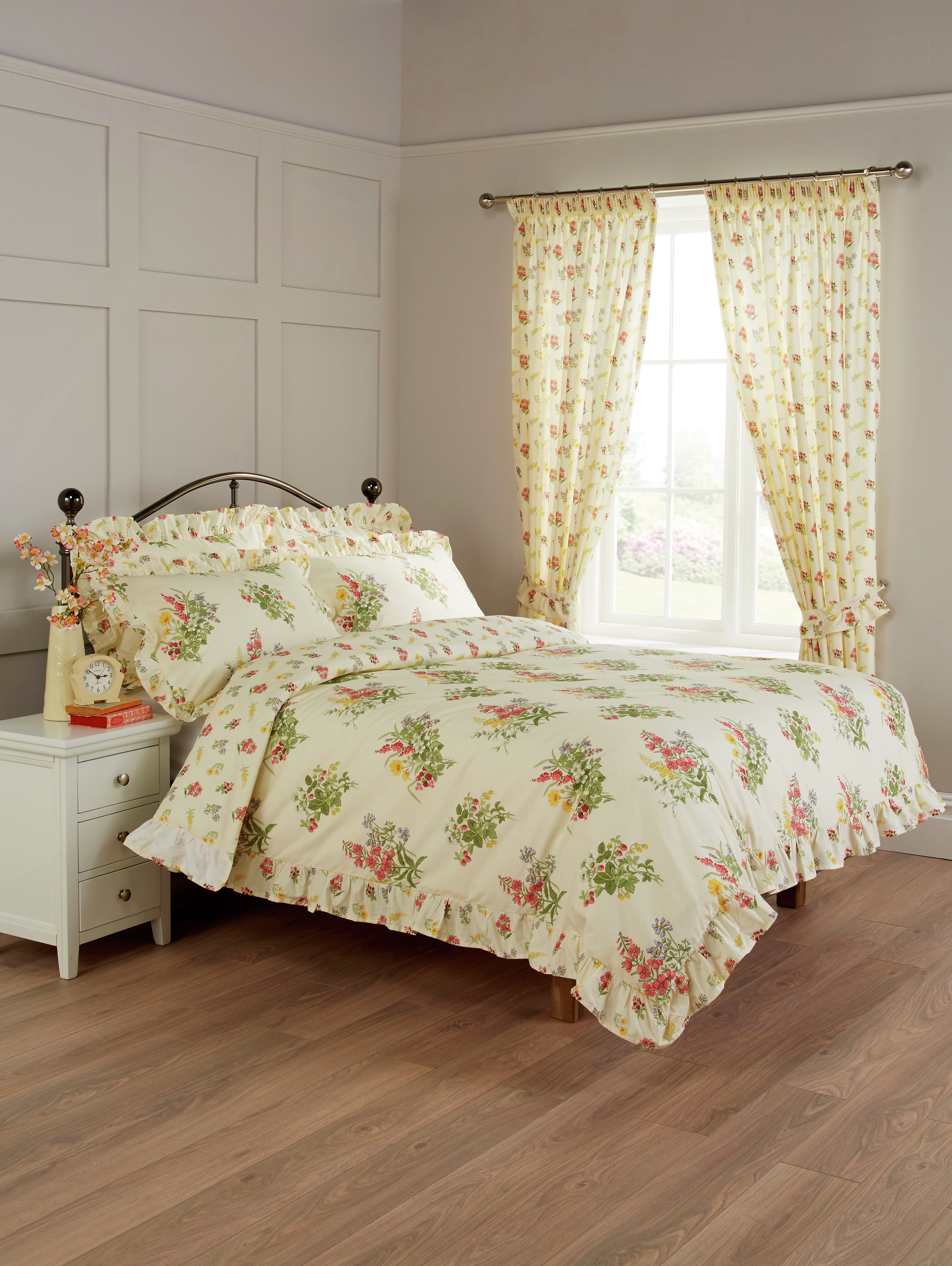 EAN 5013959985170 Vantona Nerissa Frill Bedding Set Single