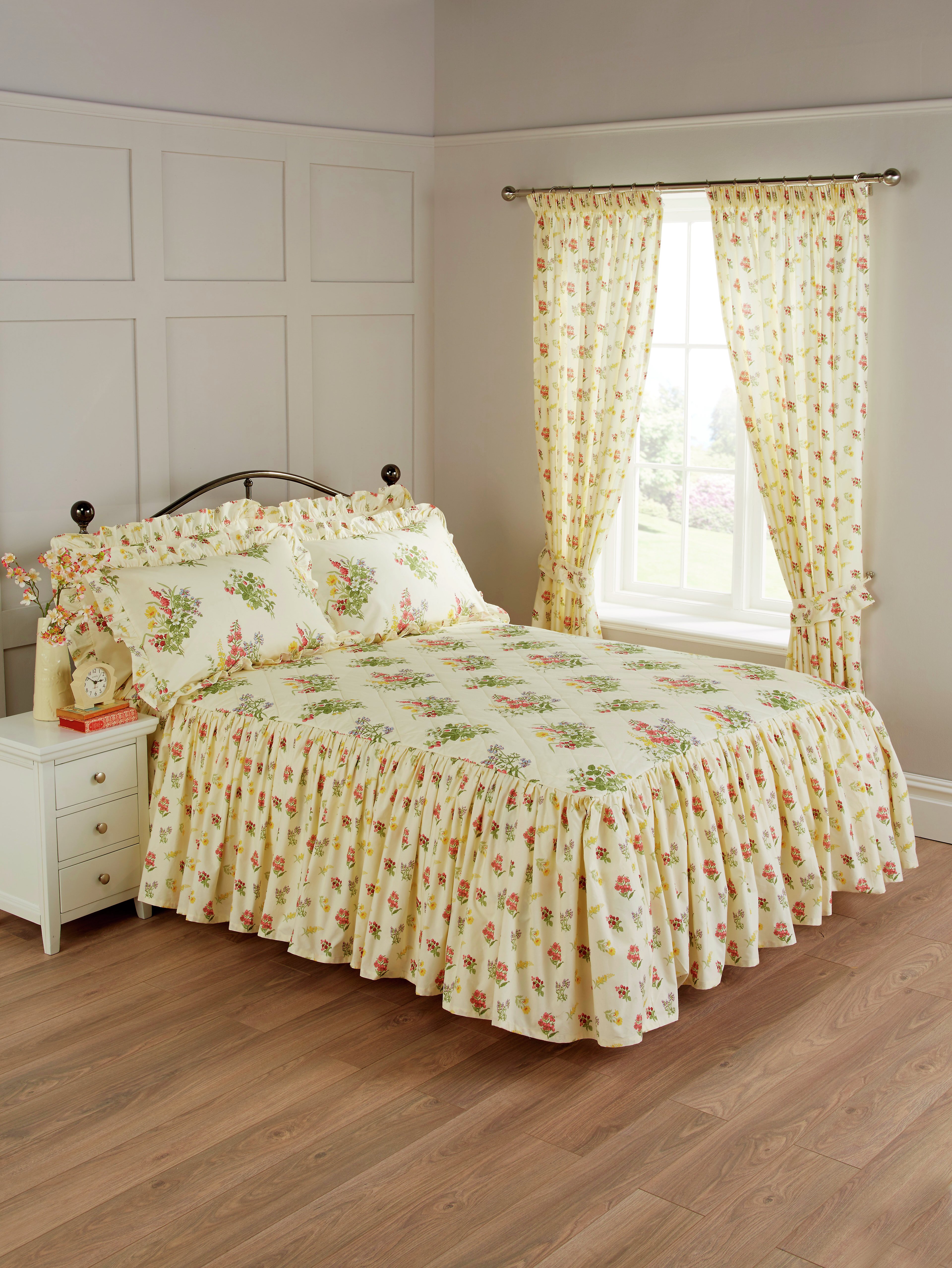 Vantona Nerissa Fitted Bedspread - Double. Review