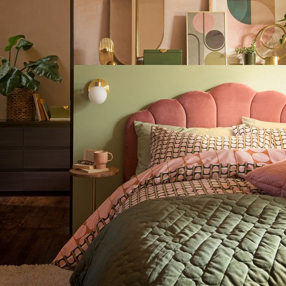 Citrine trend in bedroom.
