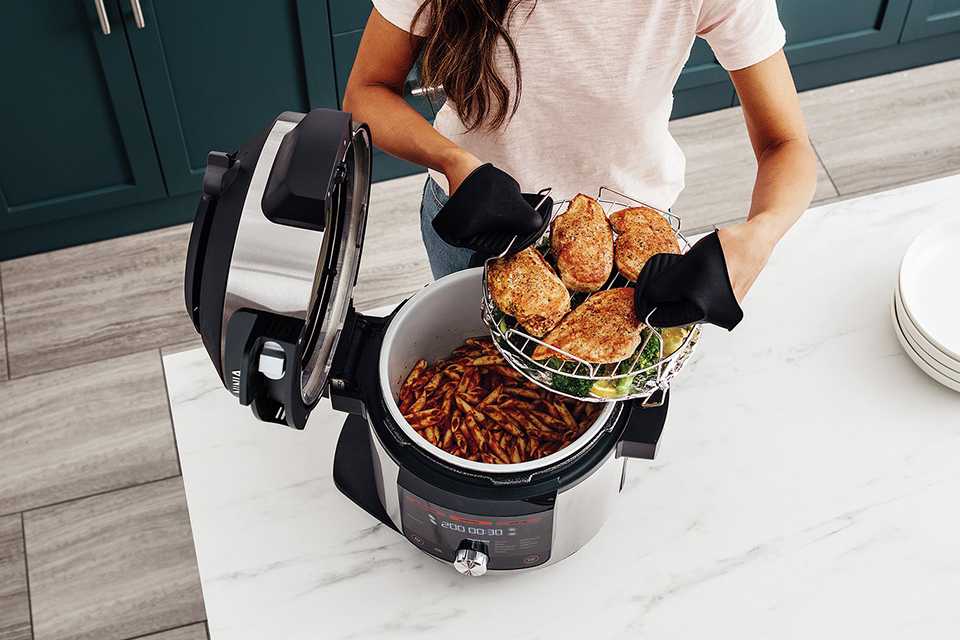 Ninja Foodi MAX Dual Zone 9.5L Air Fryer - Black.