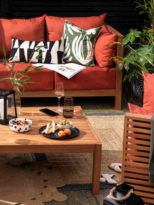 How to entertain outdoors. Enjoy your garden from sunrise to sunset.