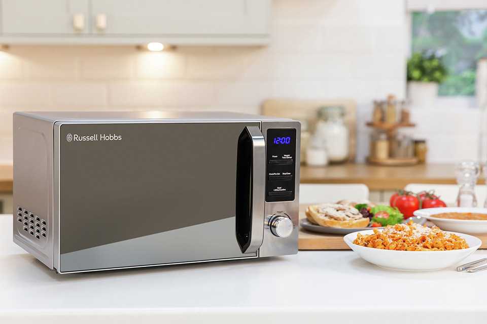 Russell Hobbs Buckingham 800W Compact Microwave in stainless steel.