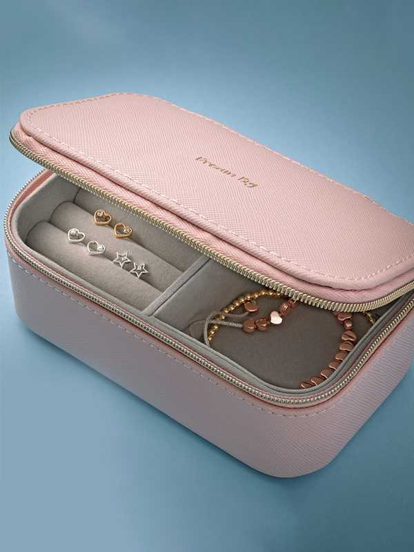 Keep your jewellery in the luxurious setting it deserves! Shop our jewellery box range.