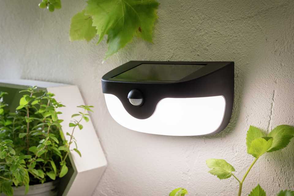An Argos Home 5W white motion detector solar light.
