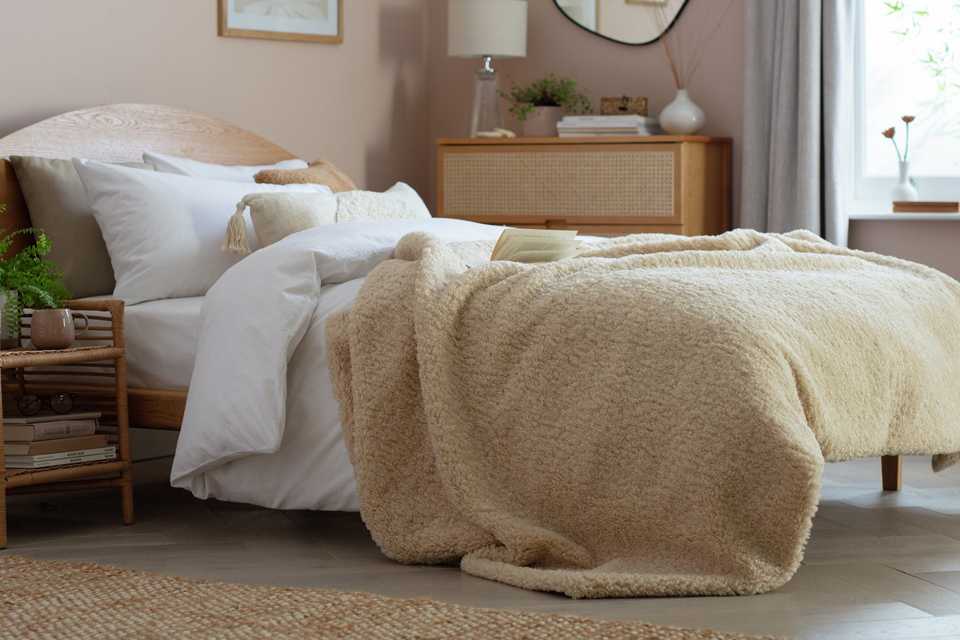 Bed and mattress size guide.