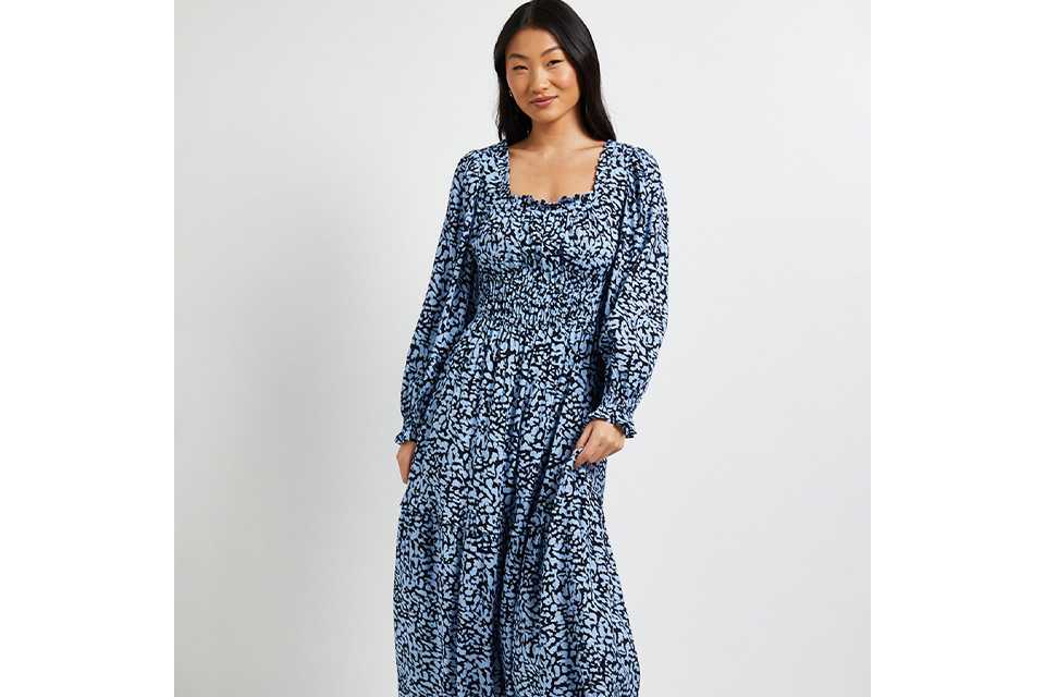 Petite occasionwear.