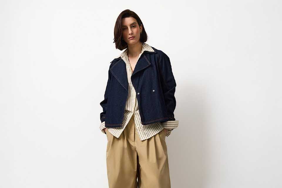 Office‑ready workwear outfit with tailored jacket, shirt and wide‑leg trousers.