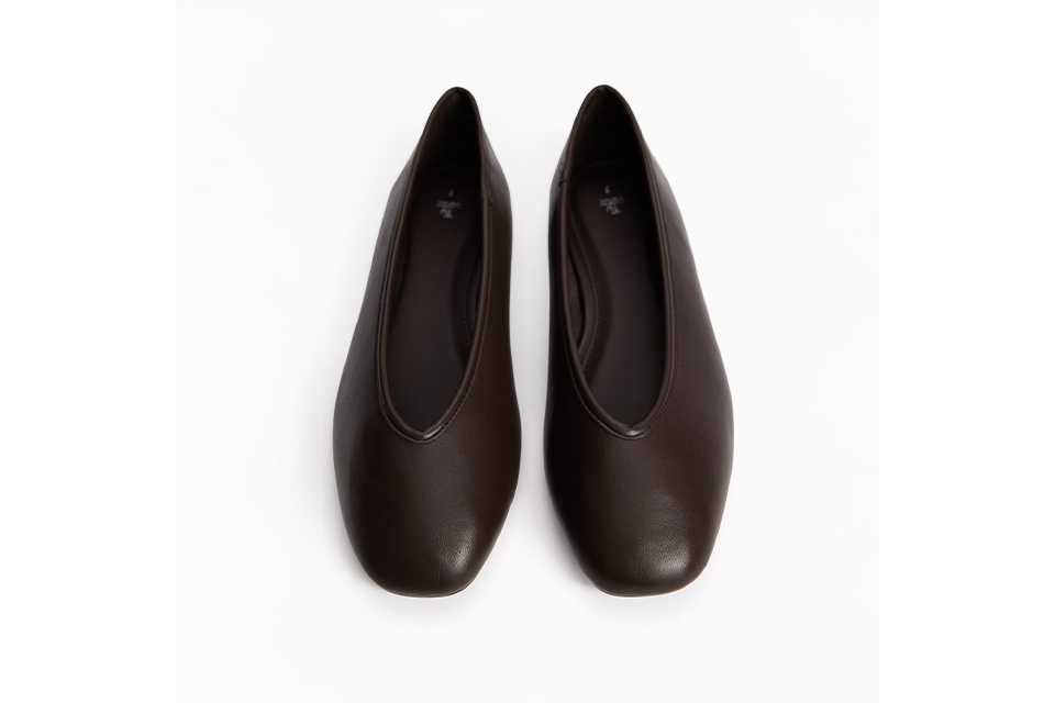 Smart workwear shoes designed for everyday office wear.