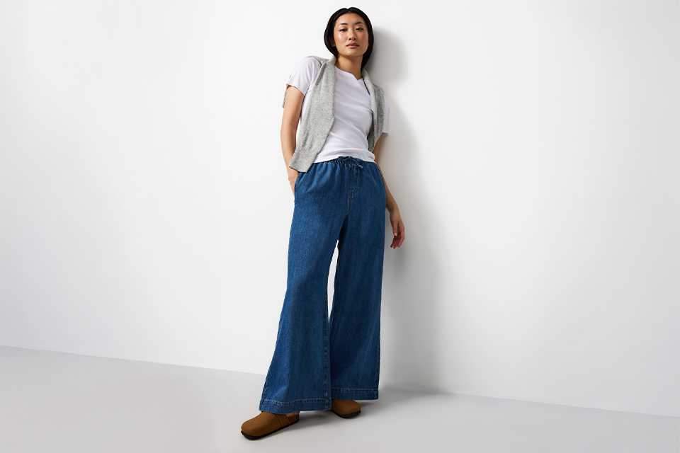 How to style wide leg jeans in summer.