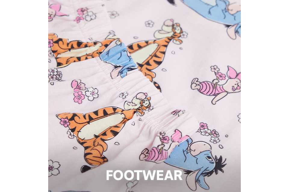 Disney character women’s nightwear with Tigger print – soft cotton pyjama set.