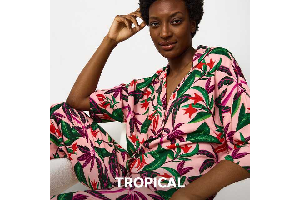 Pink tropical print women’s pyjama set with green leaf pattern – lightweight nightwear.