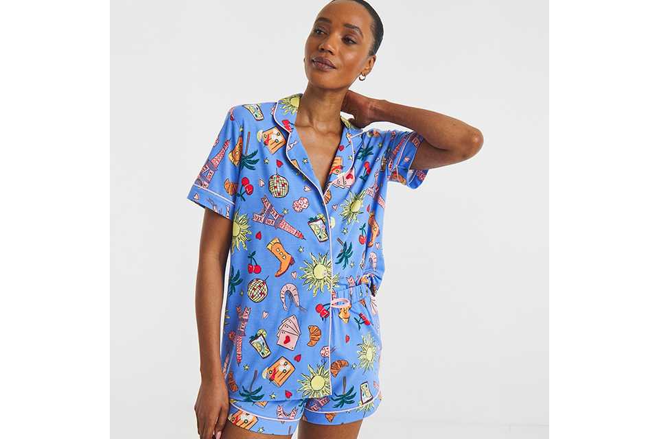 Short-set pyjamas.