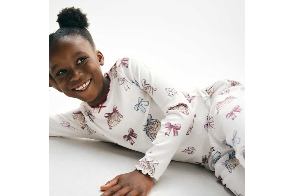 Girls' nightwear.