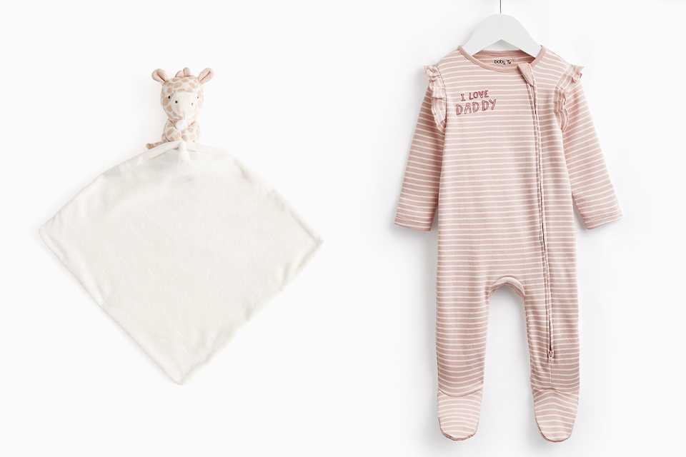 Baby gift set featuring a soft giraffe comforter blanket, a pink and white striped zip-up sleepsuit with frill details and "I Love Daddy" embroidery, and a white Halloween baby bib with ghost, pumpkin, and bat motifs, displayed against a clean white background.