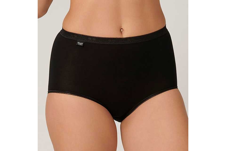 Black cotton-rich maxi knickers with full coverage, soft seams and a comfortable everyday fit.