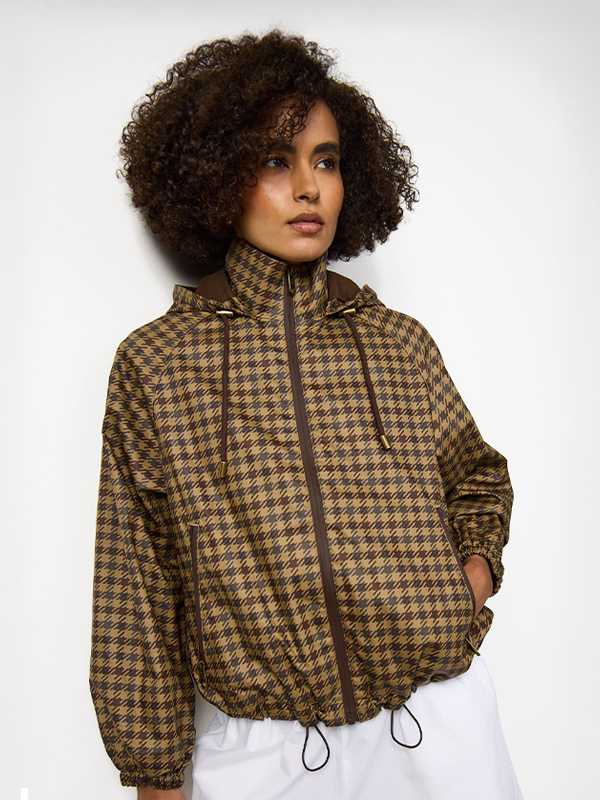Womens layering. From cool mornings to cosy evenings, layer up with ease.