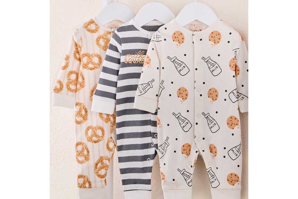 What clothing can I use for my baby at bedtime.