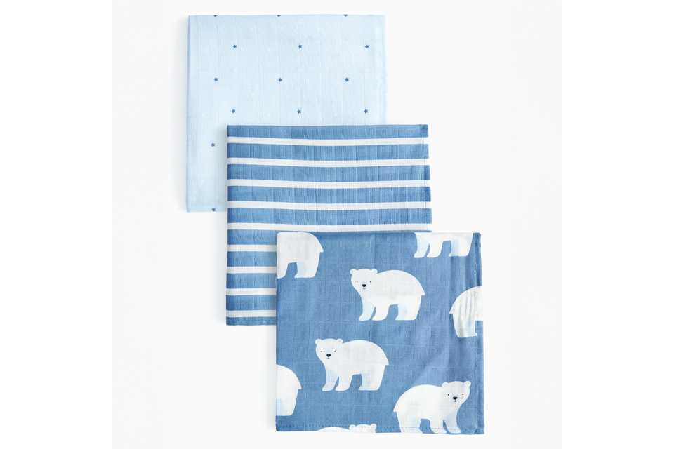 What should me and my baby wear whilst feeding my baby.