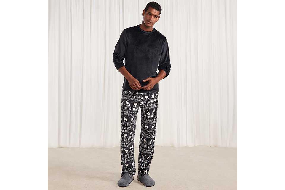 Men's nightwear.