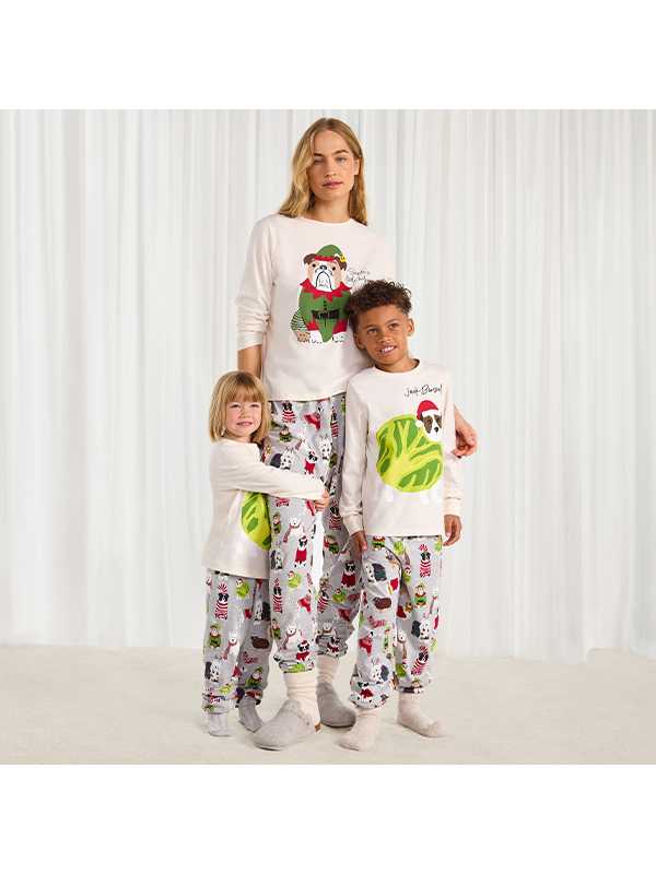 Christmas shop. Family photos, decorating the tree or winter walks – you name the occasion, we’ve got the perfect look for everyone.