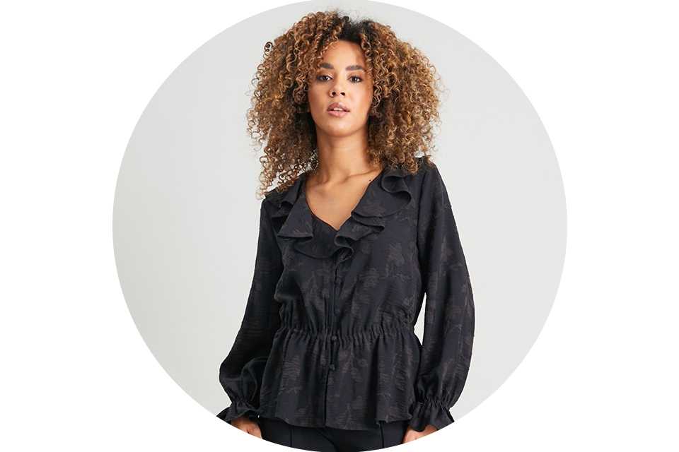 Shop black tops.