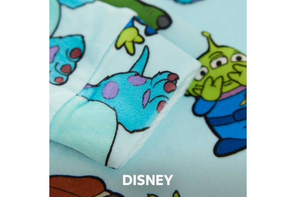 White nightwear top featuring Lady and the Tramp graphic with text "Kisses if you do the dishes."