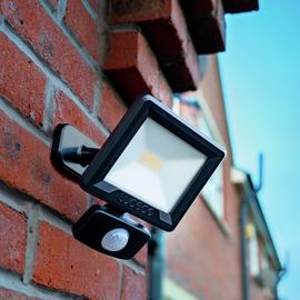 Luceco Essence 10 W PIR Floodlight