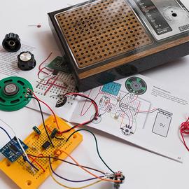Menkind Eight Build Your Own Retro Radio