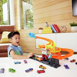 Hot Wheels City Cobra Pizza Shop Racing Playset