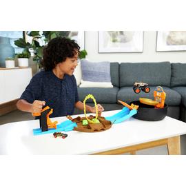 Hot Wheels Monster Trucks Stunt Tyre Launcher Playset