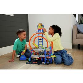 Hot Wheels Mega Loop Garage Playset with 1 Die-Cast Toy Car