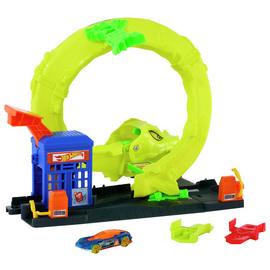 Hot Wheels Snake Spiral Attack Playset & Die-Cast Toy Car