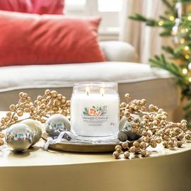 Yankee Signature Medium Jar Candle-White Spruce & Grapefruit